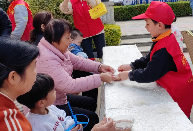 拗九送福粥  幸福邻里情