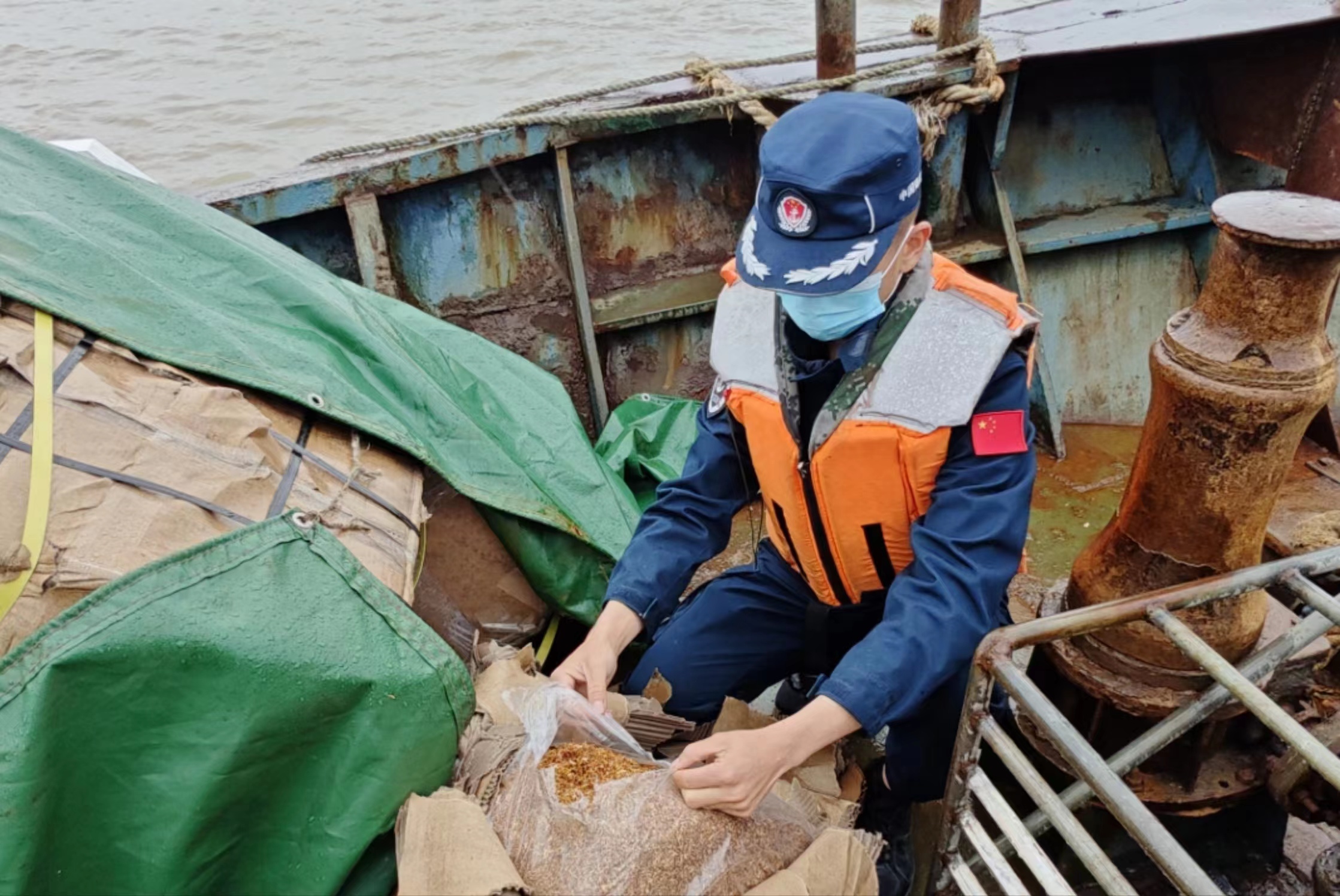 福建查获今年海上走私烟丝首案