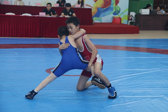 市少年儿童摔跤锦标赛圆满落幕 马尾区男女团体包揽第一