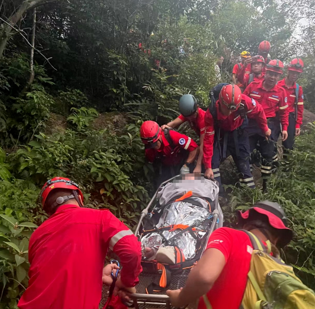 紧急救援！市民在马尾区君山“小桂林”迷路