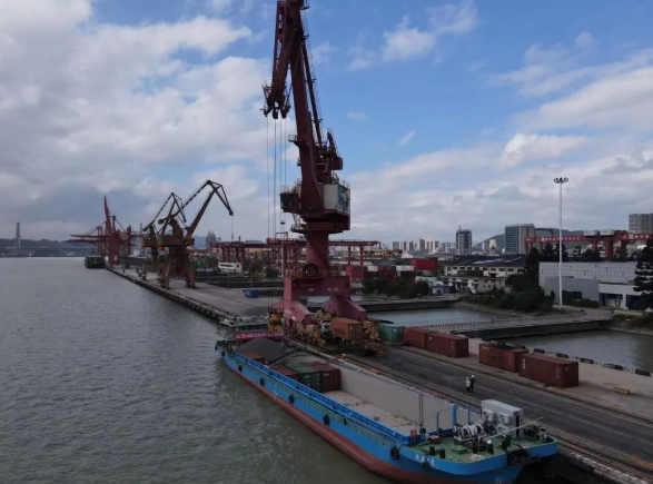 马尾青洲港运输量585标箱9372.5吨吞吐量再创新高