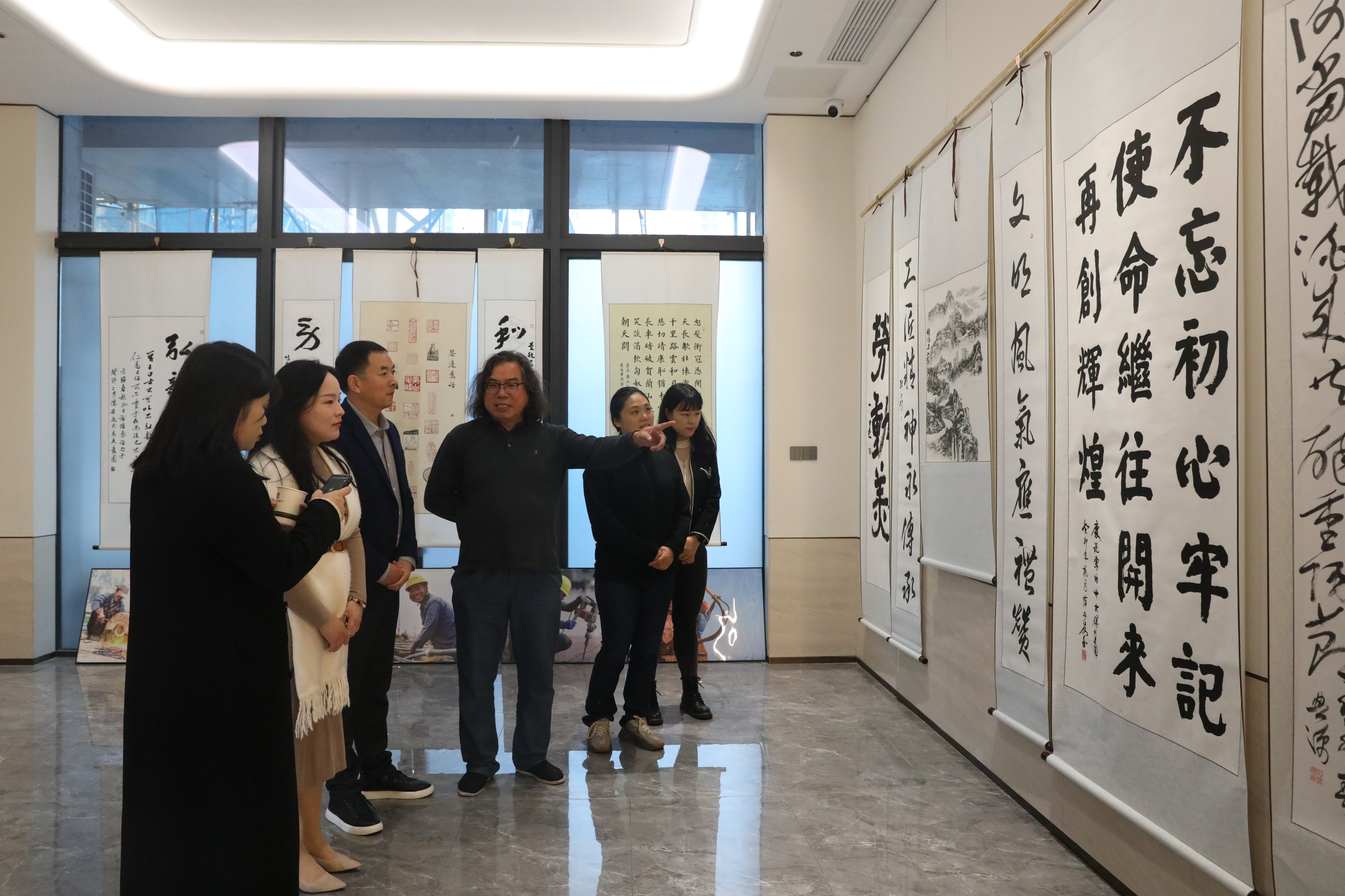 “中国梦 劳动美”职工书画摄影巡回展走进中建海峡