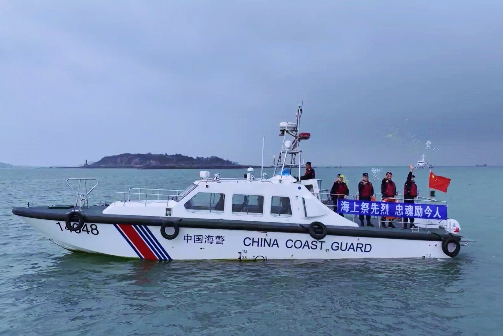 福州海警举行海上祭英烈主题活动