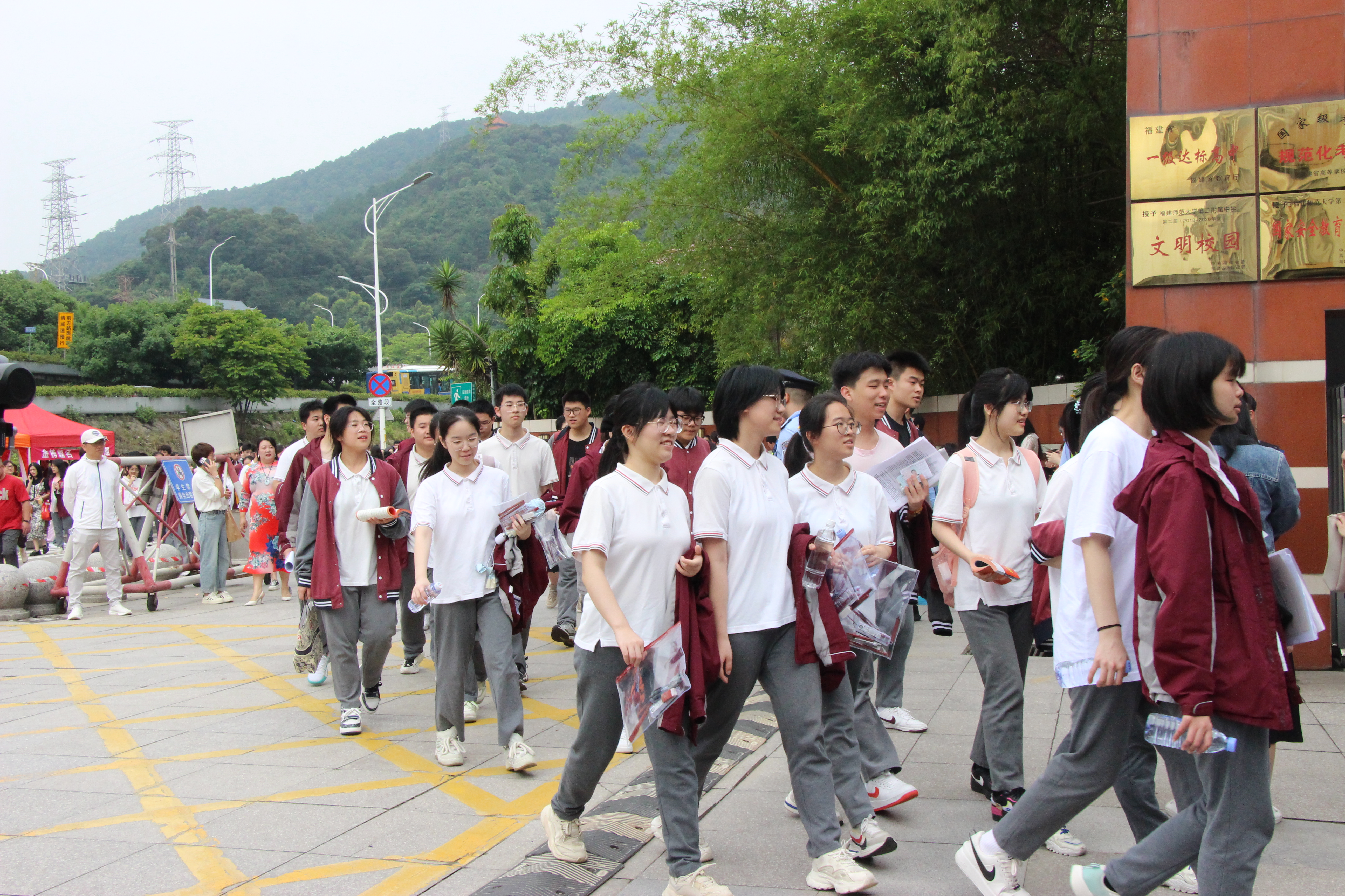 高考首日丨马尾1442名考生奔赴考场 迎接“人生大考”
