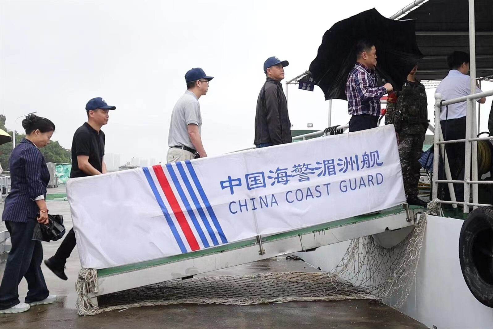 福州海警局举行“舰艇开放日”活动