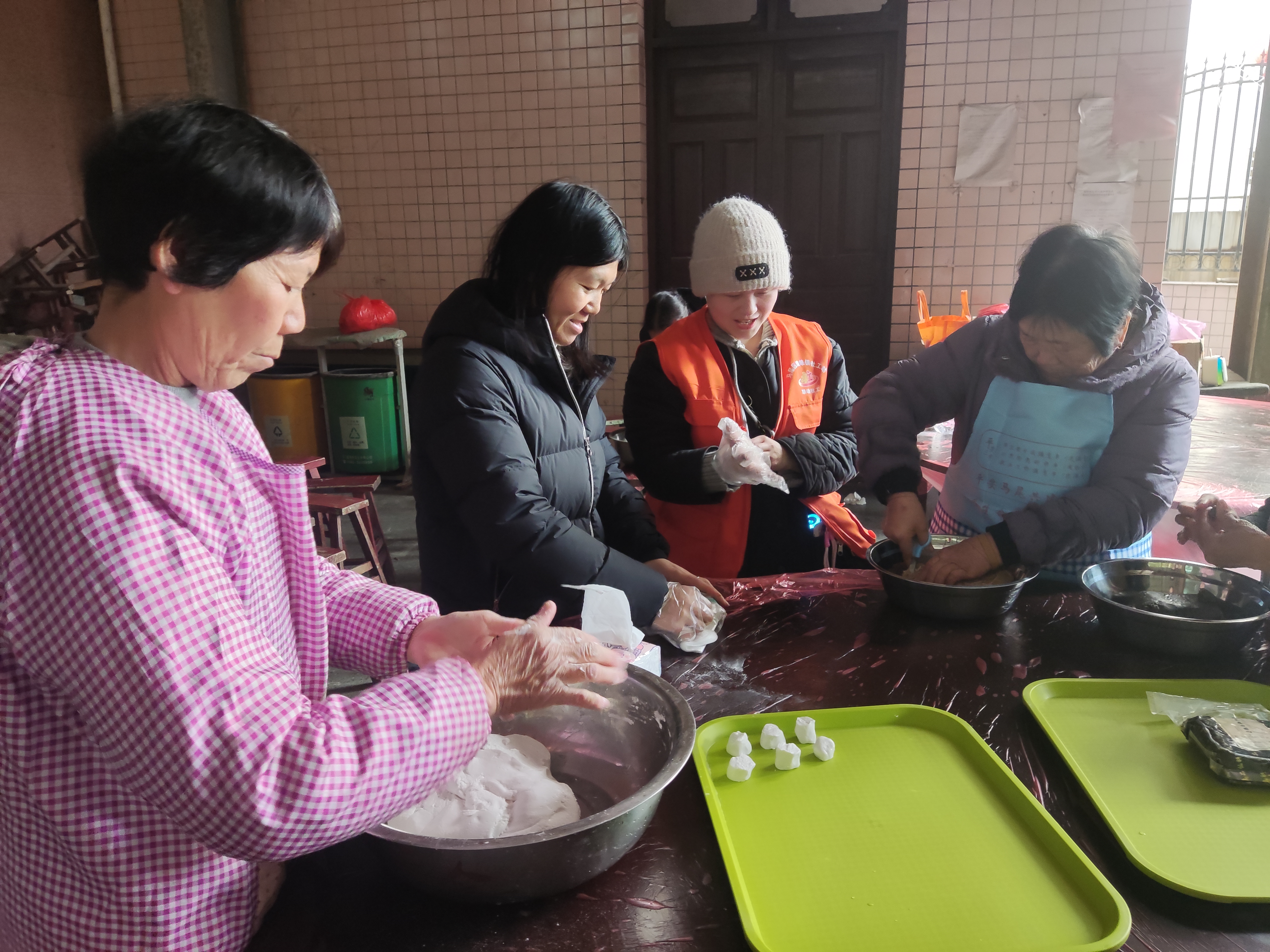 元宵喜乐汇，佳节暖人心