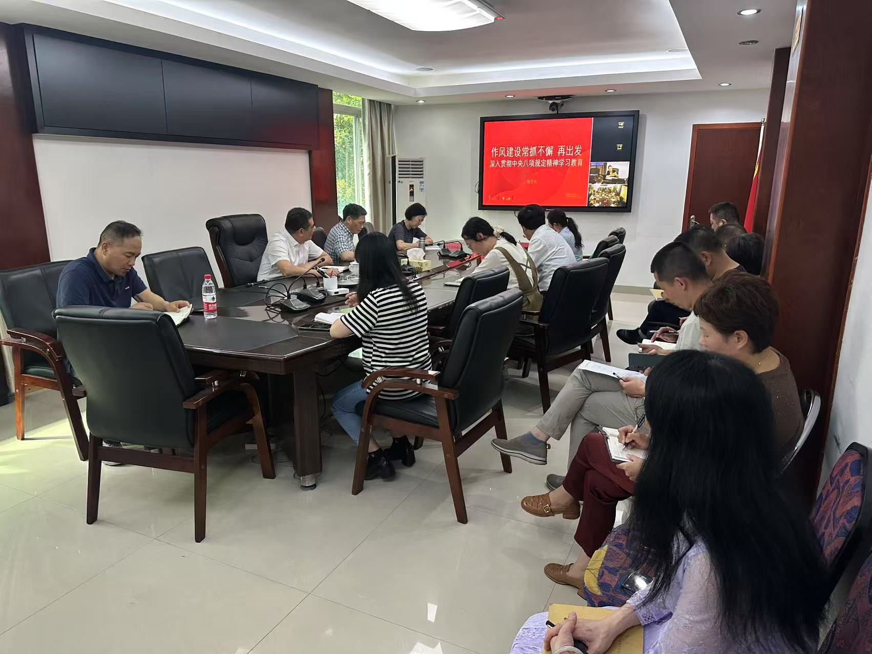 区生态环境局召开学习贯彻中央八项规定精神集中学习研讨会