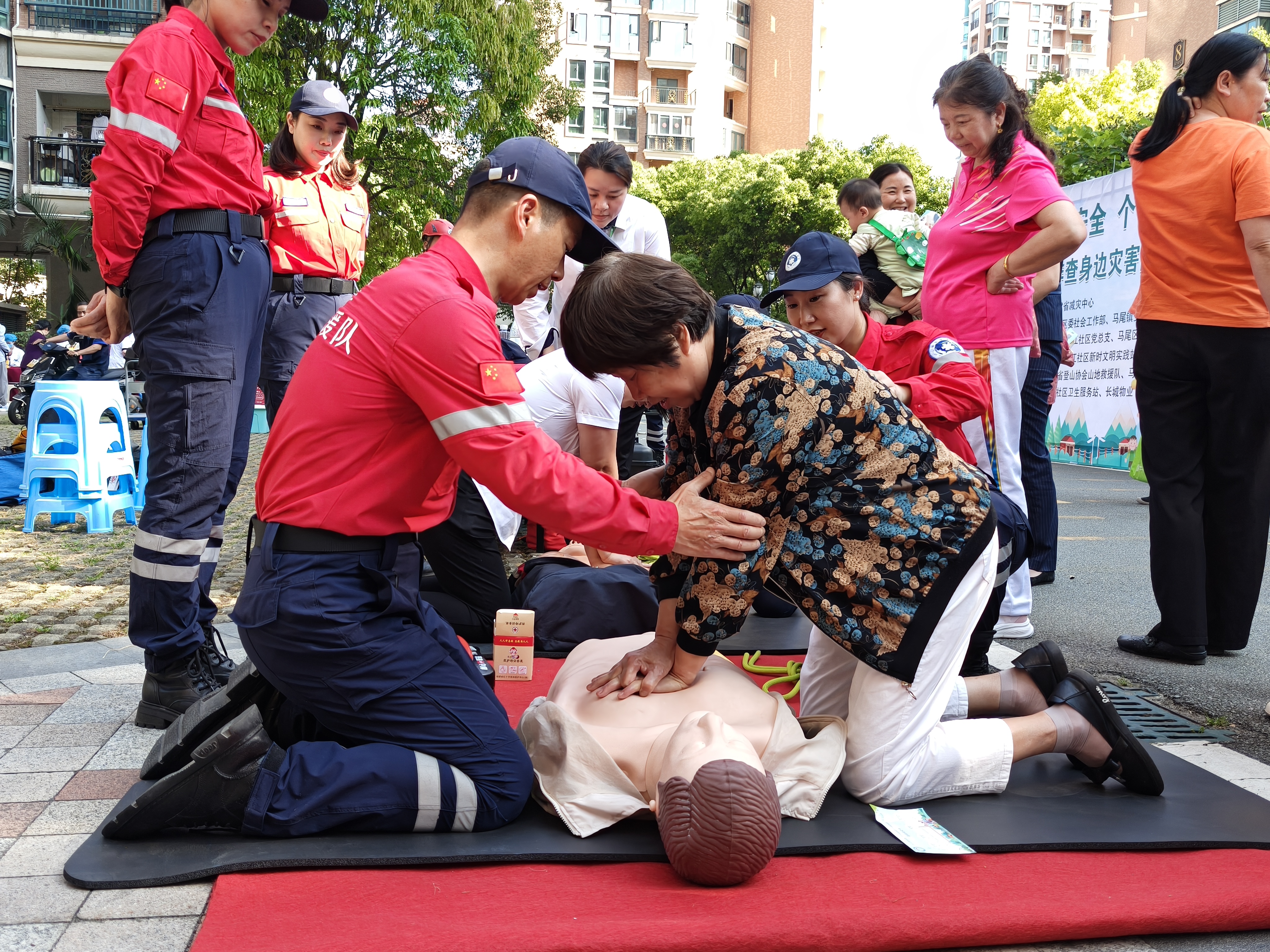 “人人讲安全、个个会应急”5·12防灾减灾活动举行
