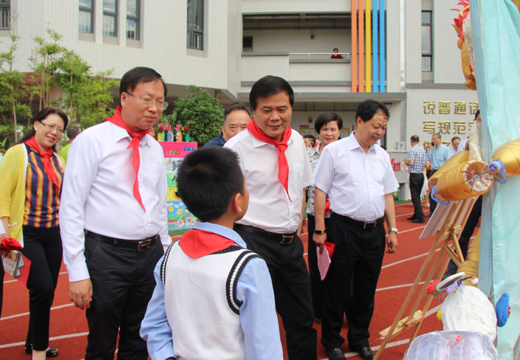 “礼赞新中国 童心永向党 争做新时代好队员”