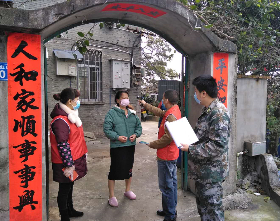 青洲村：排查外口、帮扶困难群众两手硬