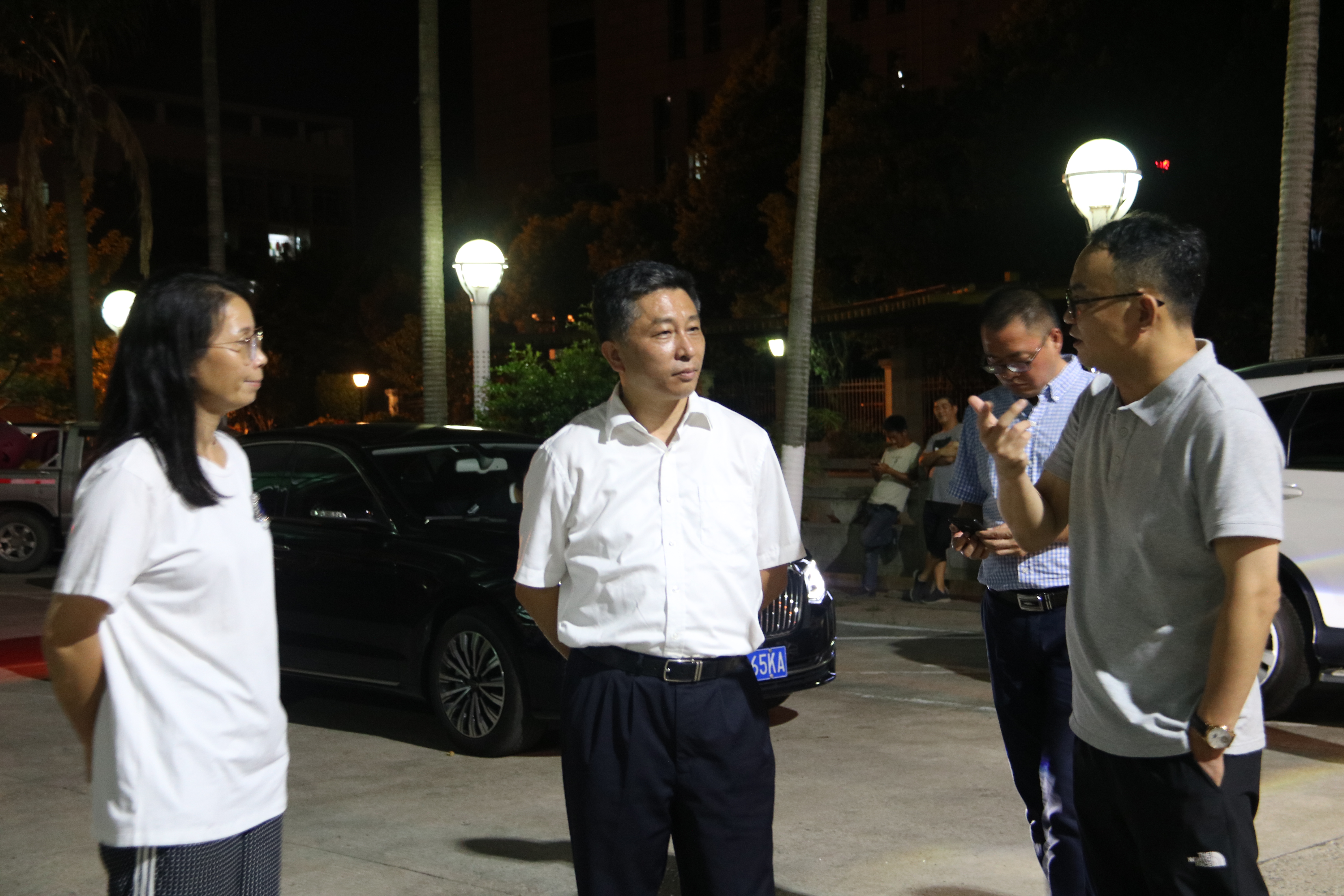 游通铃连夜检查一线排涝系统