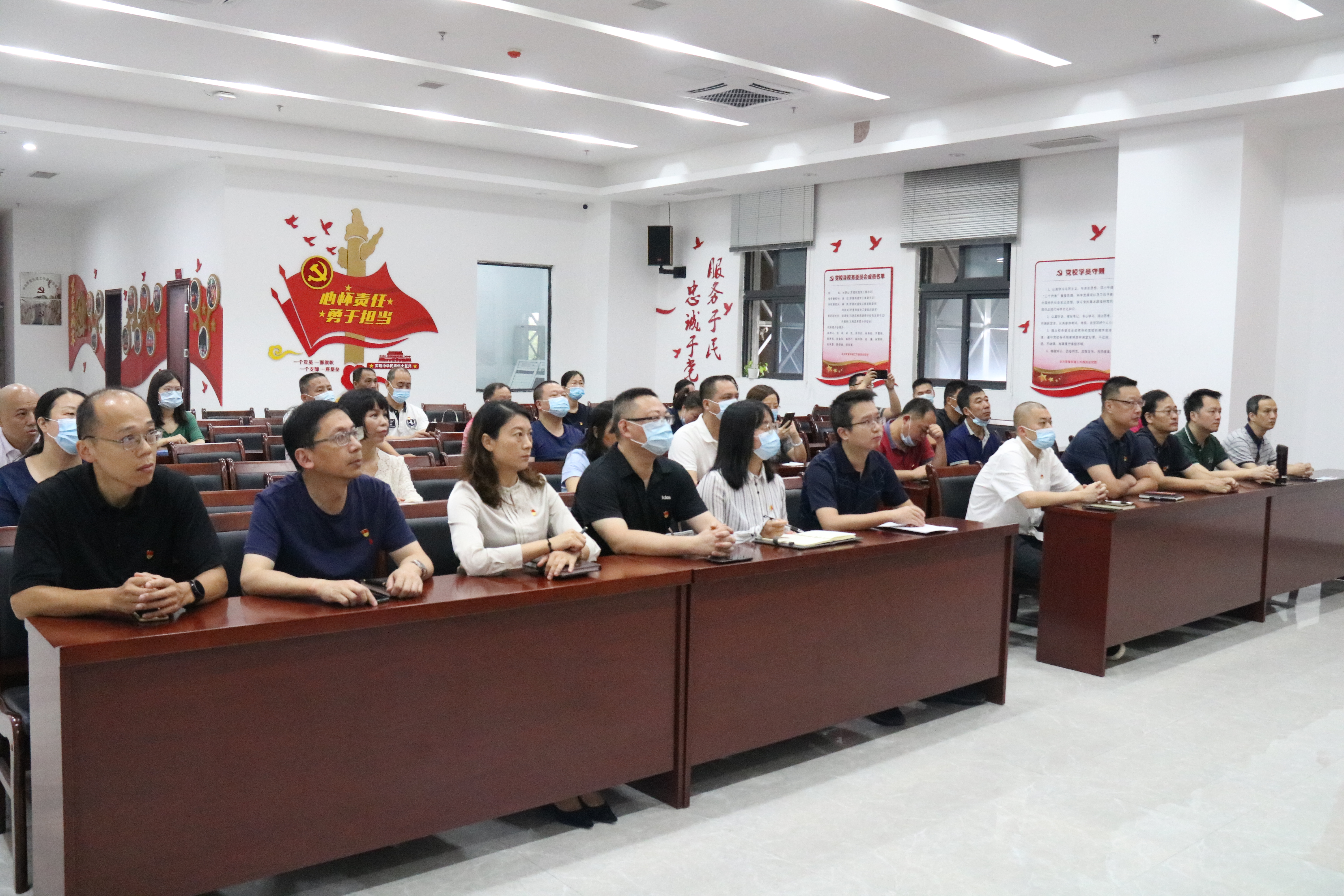 马尾各界干部群众收听收看庆祝中国共产党成立100周年大会