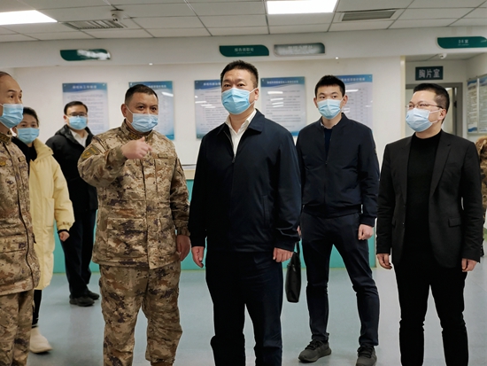 王刚检查征兵体检工作