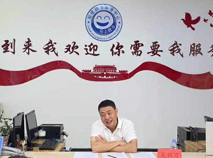 区人大常委会领导为基层党员干部讲授主题教育专题党课