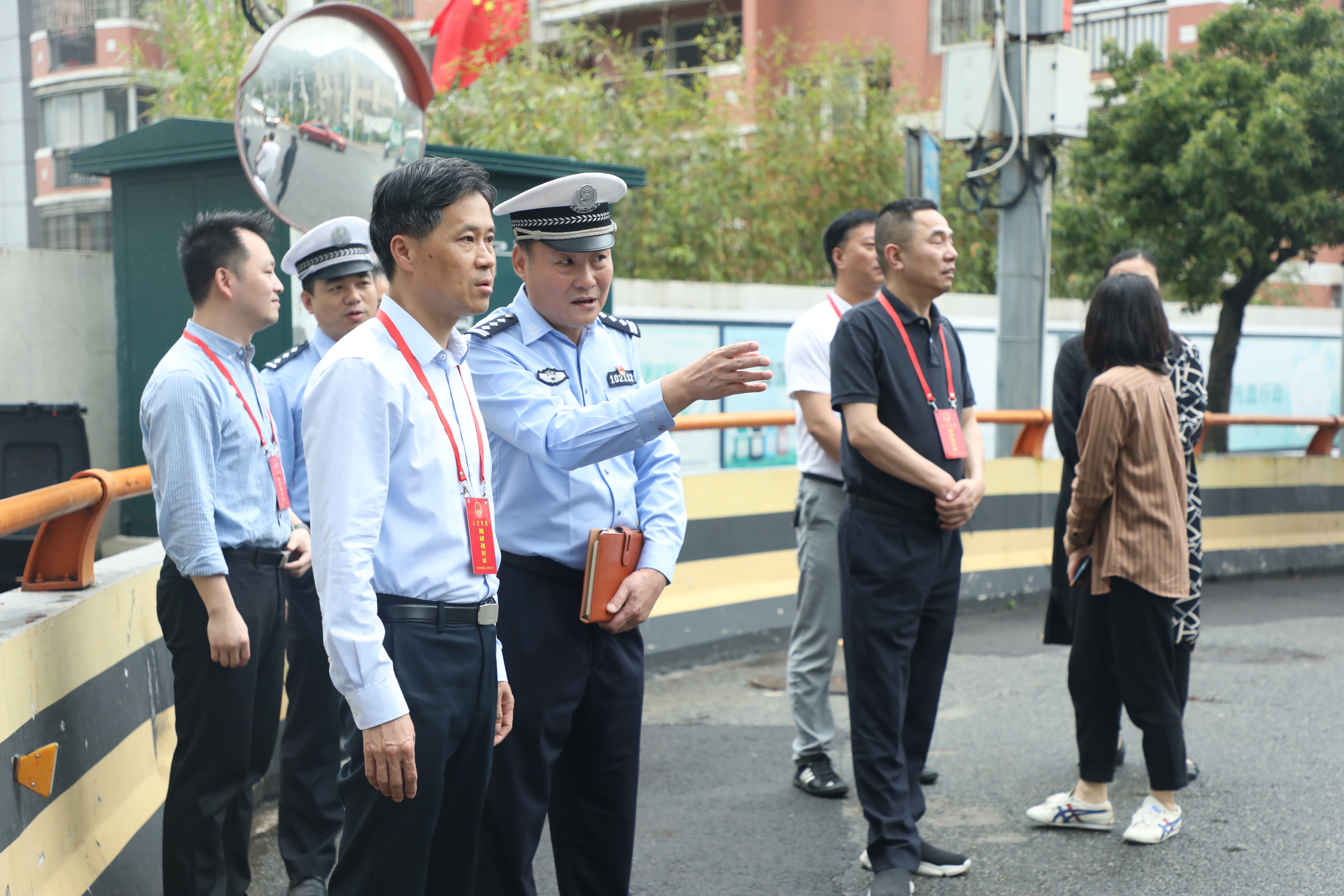 马尾区人大常委会组织部分代表开展评议交警大队调研活动