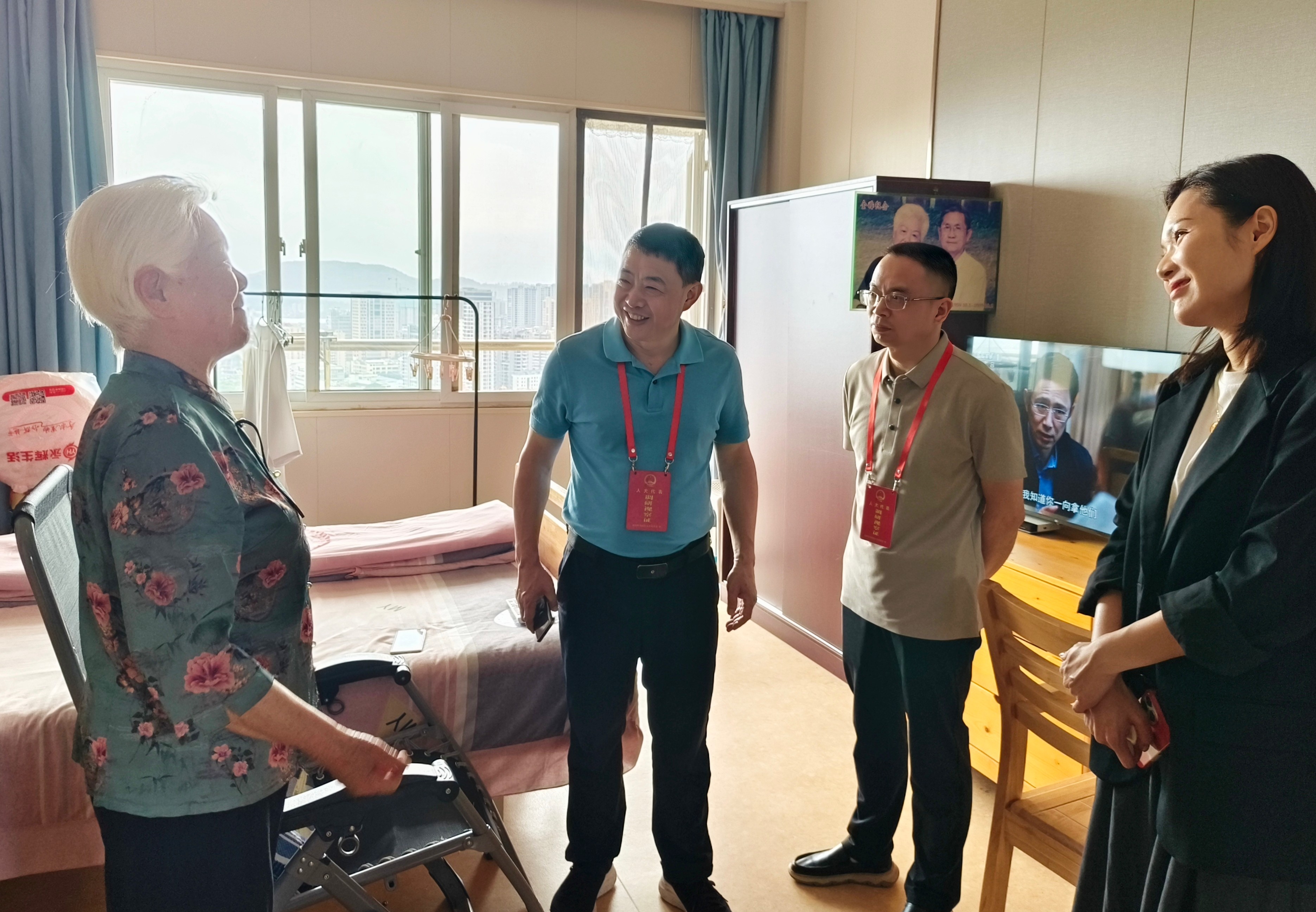 区人大常委会领导开展养老服务专题调研