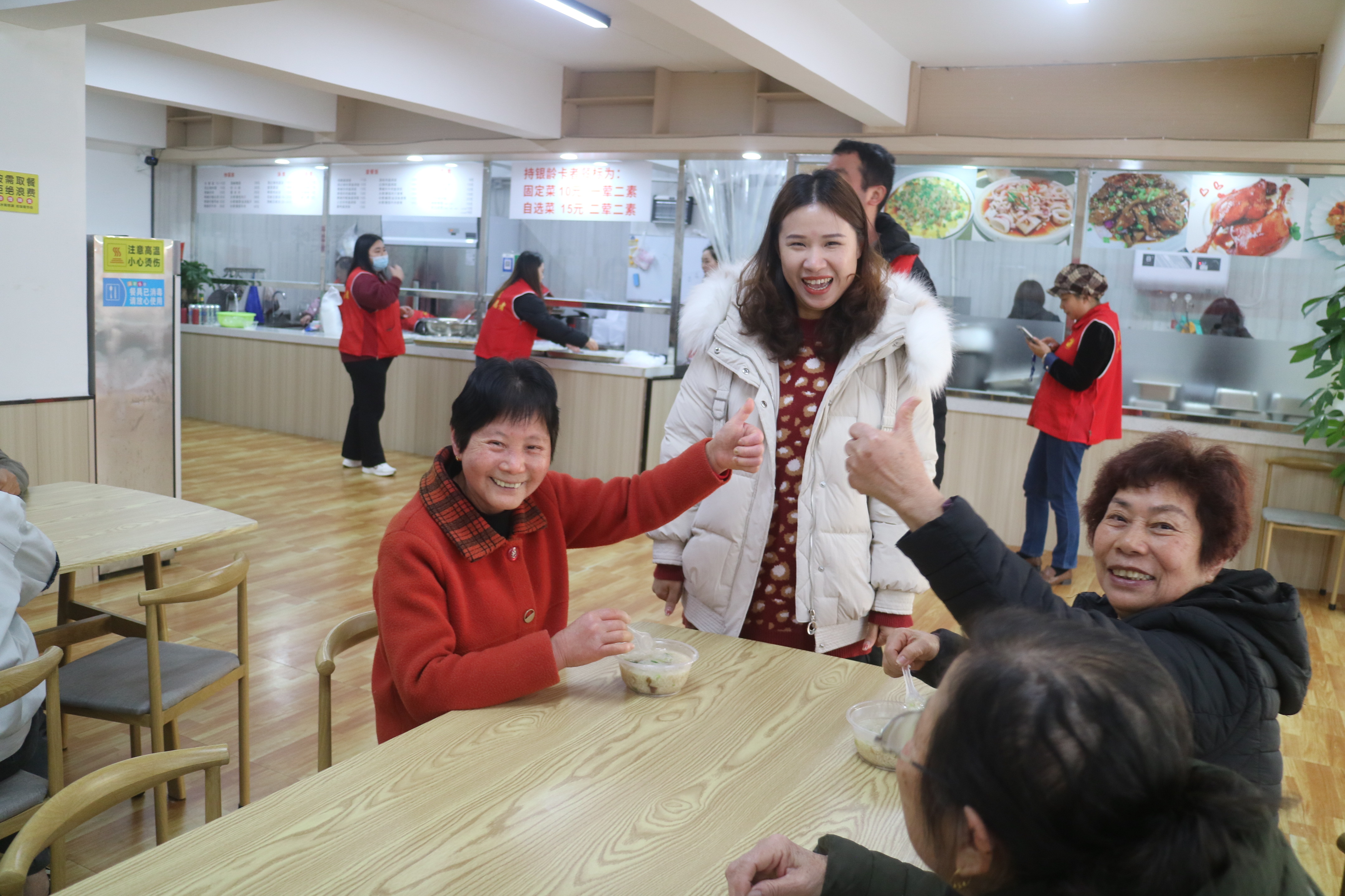 花有百样红 绽放“她”精彩
